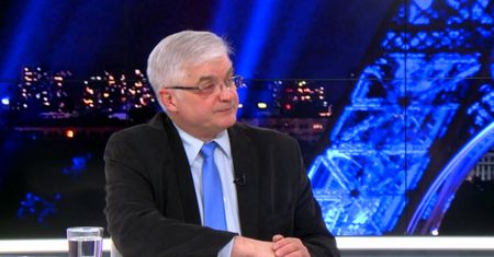 Cimoszewicz oburzony brakiem ambasadora RP w Paryżu. "To absolutne kuriozum"
