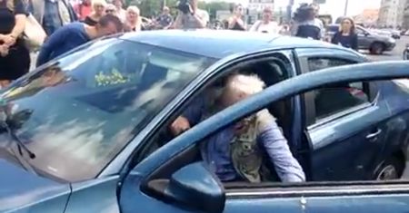 Kierowca Ubera trafiony jajkiem w trakcie protestu taksówkarzy