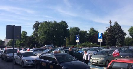 Wrocławscy taksówkarze protestują przeciwko Uberowi