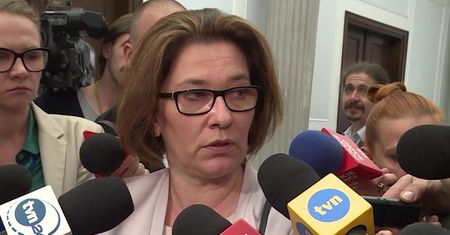 Rzecznik PiS o uchodźcach: Bezpieczeństwo Polaków jest dla premier najważniejsze. Chwała jej za to