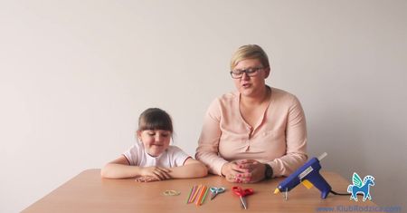 Kreatywne zabawy z dzieckiem: Bransoletka ze słomek