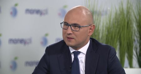 Polacy wciąż rzadko się ubezpieczają. Prezes PZU Życie tłumaczy, dlaczego to błąd