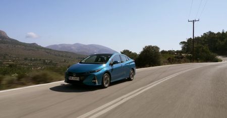 Toyota Prius Plug-in - zobacz superoszczędną hybrydę