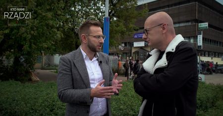 "Kto nami rządzi?". Kamiński uszczypliwie wobec Kościoła