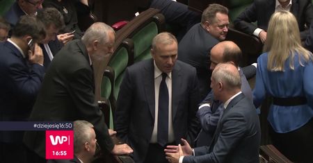 Jurgiel nie straci stanowiska. Wniosek o wotum nieufności trafił do kosza