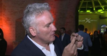 "Właśnie napisałem kolejny scenariusz książki kryminalnej. Czekam na lato, wtedy napiszę więcej"