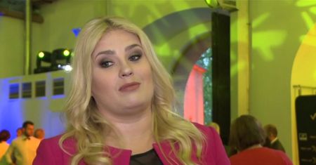 Elżbieta Romanowska wydekoltowaną pielęgniarką? W tym serialu pokaże temperament!