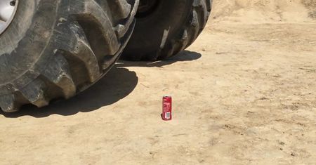 Pomysł na biznes: Monster truck vs zwykłe przedmioty