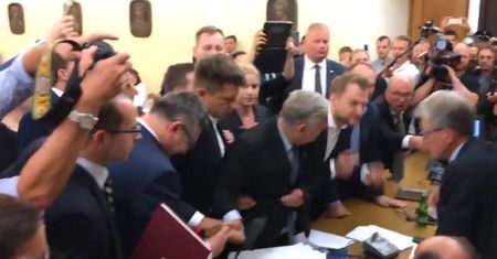 Tak zaczęła się szarpanina w Sejmie