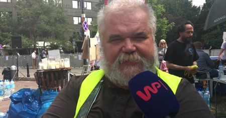 "Miasteczko wolności" pod Sejmem. Kim są żyjący w nim ludzie?
