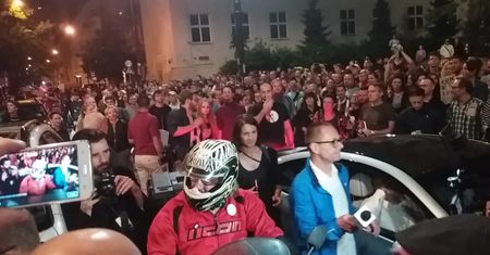 Tłum zablokował Mateusza Kijowskiego
