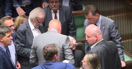 Ochroniarze Kaczyńskiego. Tak prezes PiS jest osłaniany w Sejmie