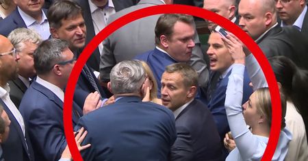 Tomasz Lenz uderzył w Sejmie posła PiS?