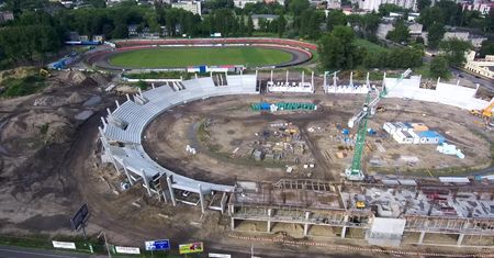 Budowa nowego stadionu Orła z lotu ptaka. Widok jest imponujący! (WIDEO)