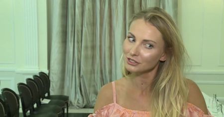 Skromna Moro: "Gram piękną pielęgniarkę, która jest żywą reklamą kliniki medycyny estetycznej"