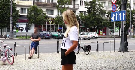 Przetakiewicz chwali się nogami pod TVN-em