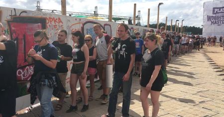 26 kas na Woodstocku to mało. Do tego sklepu stoi półkilometrowa kolejka