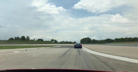 Audi R8 V10 plus: połączenie dwóch światów na torze
