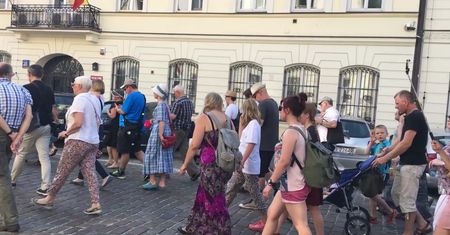 Rocznica Powstania Warszawskiego. "Marsz Milczenia" bez krzyków i rac