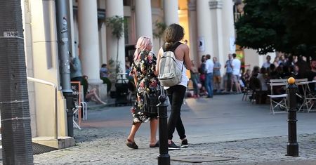 Wystrojony Szpak spędza dzień ze swoją stylistką