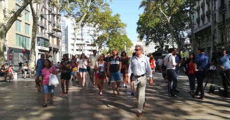Barcelona oddała hołd ofiarom zamachów