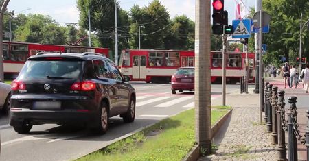 Kierowcy masowo nie zatrzymują się na zielonej strzałce