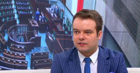 Czy Bartłomiej Misiewicz pobiera wynagrodzenie z MON?