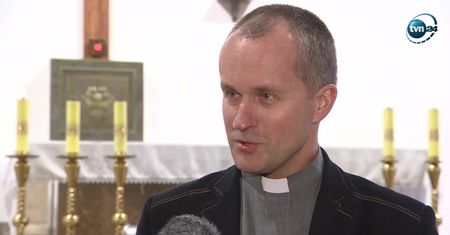 Ksiądz o konflikcie z burmistrzem Chojnic: "Mądrą decyzją byłoby wycofanie się z drogi krzyżowej"