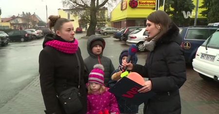 Świeżaki w Biedronce. Dlaczego Polacy tak kochają promocje i hasło "za darmo"?