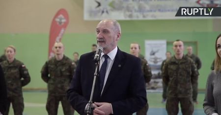 Macierewicz o programie "Samoobrona Kobiet": "Cel jest prosty. Polska jest krajem bezpiecznym"
