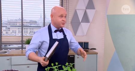 Barszcz malinowy z uszkami i piernik z marcepanem