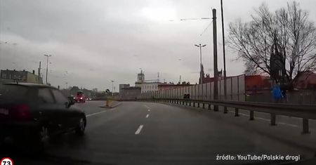 #dziejesiewmoto: nieodpowiedzialny ojciec przejeżdża na czerwonym