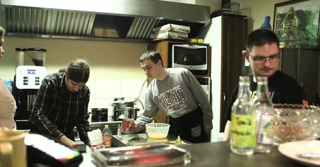Autyści w klubokawiarni "Życie Jest Fajne"