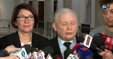 Kaczyński: "Donald Tusk nie będzie już mógł funkcjonować z biało-czerwoną flagą"