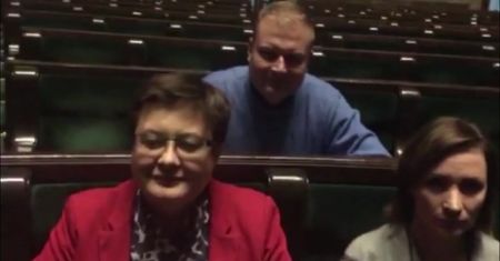 Relacja Joanny Scheuring-Wielgus z pustej sali plenarnej