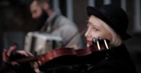 Witek po wyjściu z aresztu zaczął grać na ulicy. I odniósł sukces!