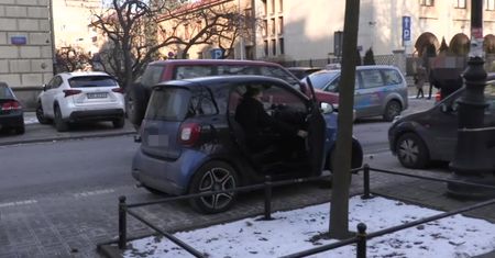 Ewa Chodakowska z gołymi kostkami na mrozie