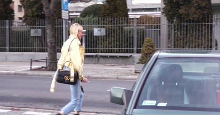 Maja Sablewska w złotej kurtce życzy szczęśliwego Nowego Roku
