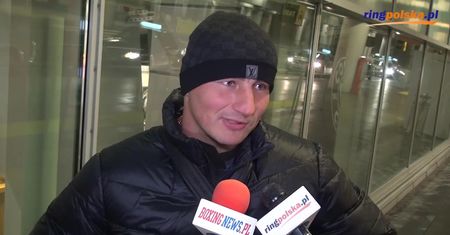 Szpilka znów miał problemy na lotnisku