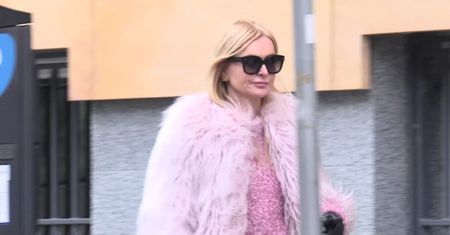 Monika Olejnik kolejny raz w różowym futrze
