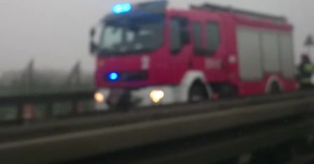 Uszkodzona taksówka bez kierowcy w Alejach Jerozolimskich