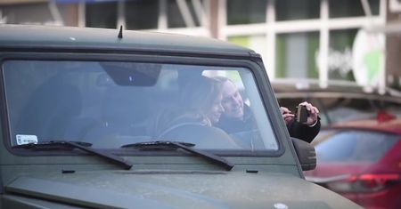 Wojciechowska odjeżdża spod TVN-u swoim nowym mercedesem
