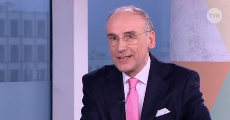 "W południe przychodzi nowy król, odchodzi stary król. Tak mówi konstytucja"