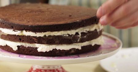 Tort czekoladowy z mascarpone i owocami