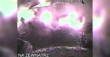 Zobacz film z monitoringu klubu "Chmura"
