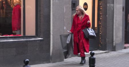 Monika Olejnik cała na czerwono na zakupach u Jemioła