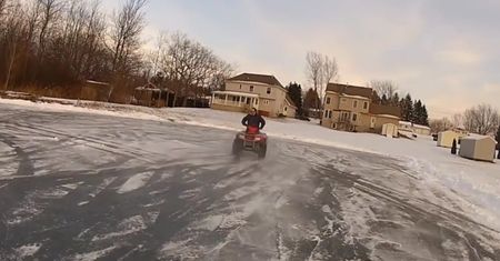 Tak się driftuje zimą