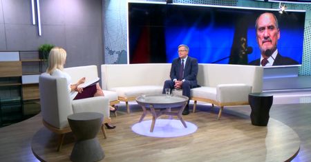 Komorowski: to, co się dzieje w wojsku, to dom wariatów