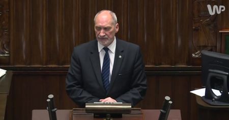 Antoni Macierewicz: grupa posłów działa przeciwko państwu polskiemu