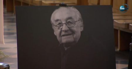 "Zamknęła się epoka w historii kina". W Warszawie pożegnano Andrzeja Wajdę.